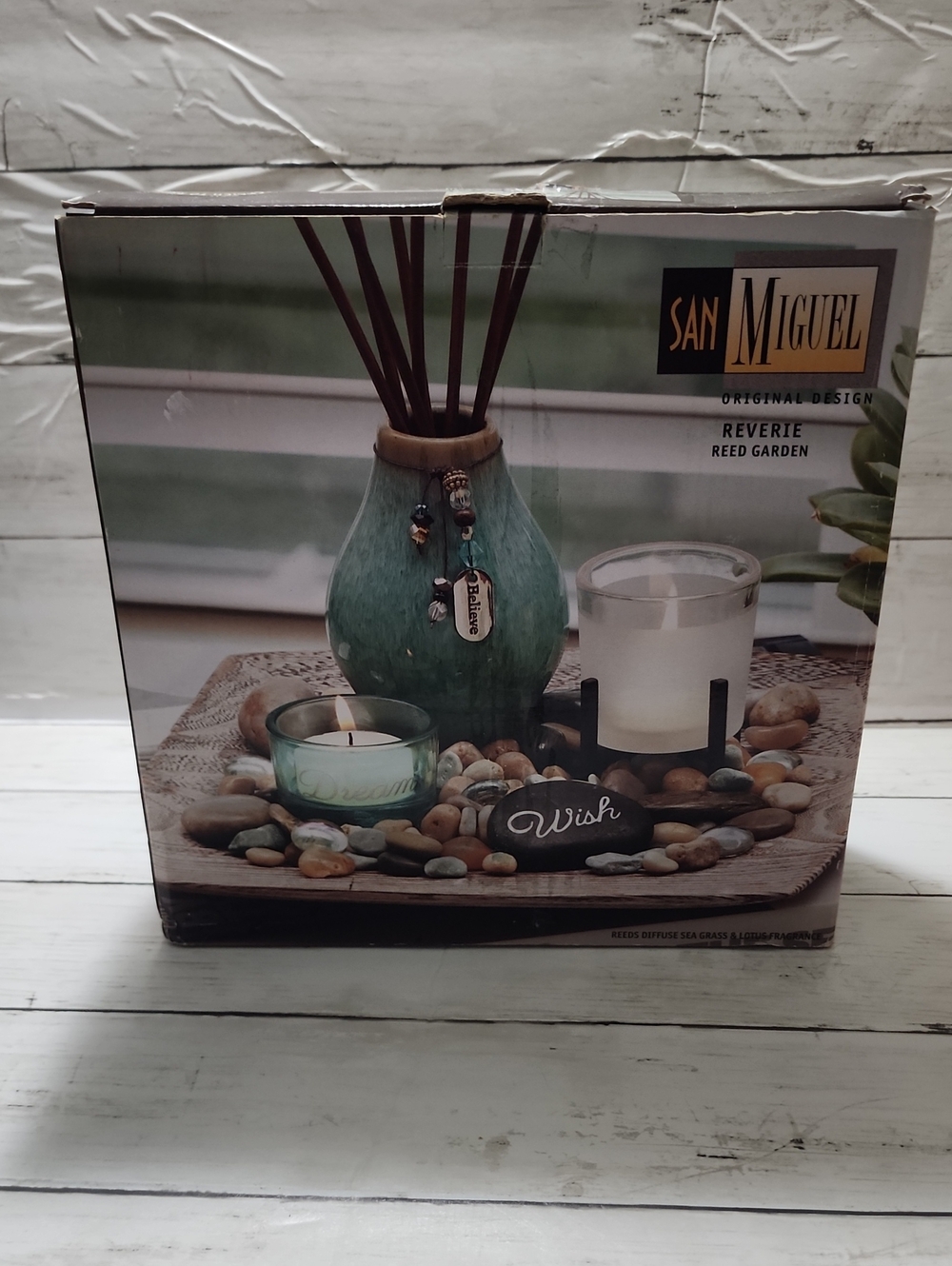 San Miguel Green Reed Garden Aromatherapy Set with Candle Holders